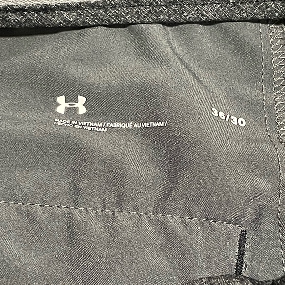 Under Armour Men's Sz 36x30 Showdown Tapered Golf Pants Athletic Black/Zinc Gray - Picture 10 of 12